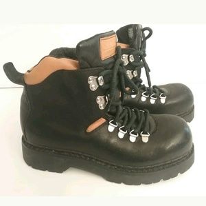 nine west hiking boots